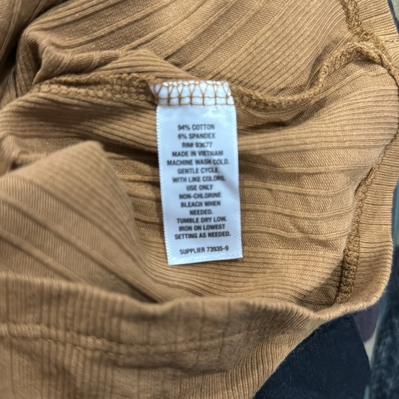 V neck top - Picture 4 of 4